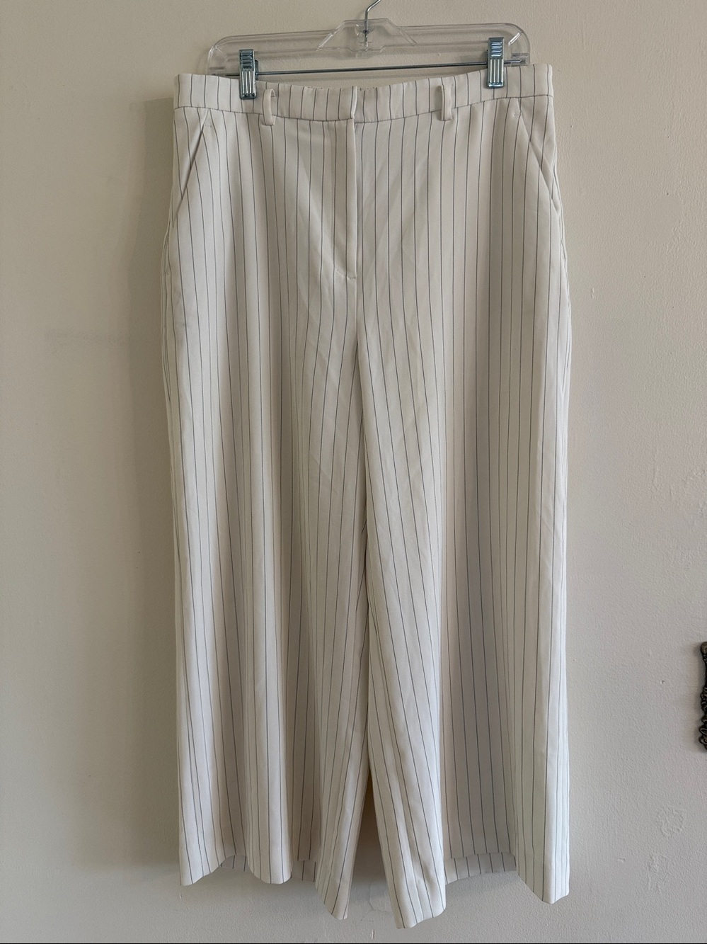 H&M Cream Pinstripe Capris size 10